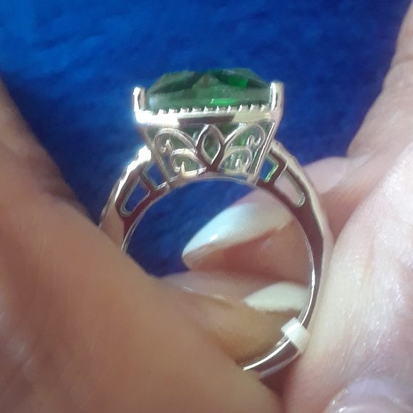 🌻 Color of the Season 🌻 Chartreuse Quartz Ring🌻 - Picture 3 of 3